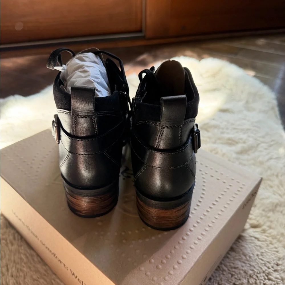 Taos Mini Crave Black Leather Lace-Up Ankle Boots - Picture 3 of 6